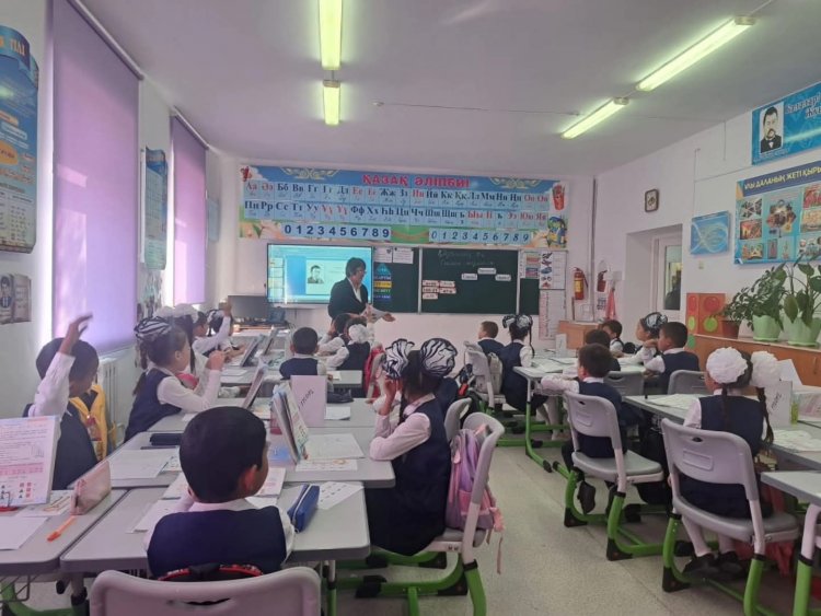 2 «Ә» сынып жетекшісі К.А. Достаева «Жақшасыз өрнектер және олардың мәнін тиімді тәсілмен есептеу» тақырыбында ашық сабақ өткізді.