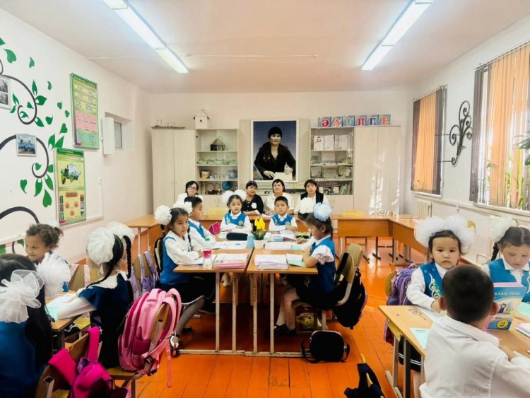 2"В" сынып мұғалімі Д.Н.Сайдбек қазақ тілі пәнінен "Дауыссыз к мен г" тақырыбында ашық сабақ өтті