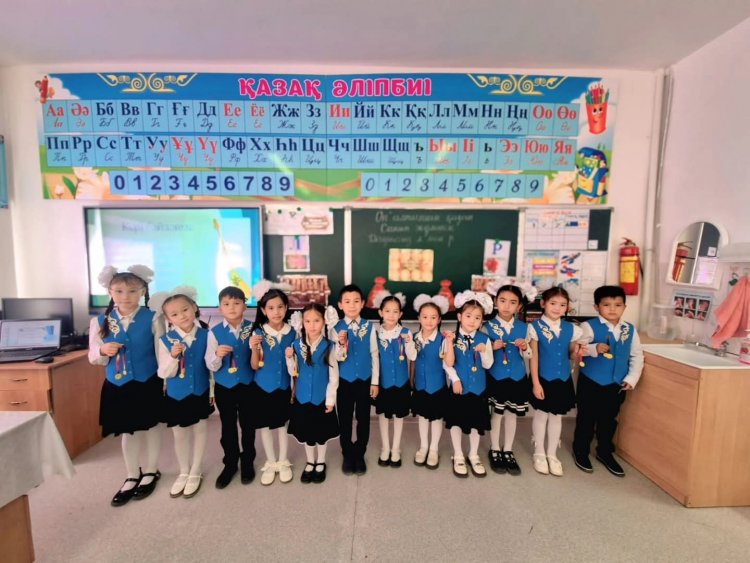 2 "А" сынып жетекшісі Абуова Гульмира Жақсылыққызы қазақ тілі пәнінен "Дауыссыз л мен р" тақырыбында ашық сабақ өтті