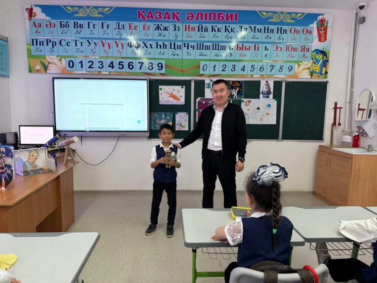 «Болашақ әлеміне саяхат» атты танымдық сағат өтті